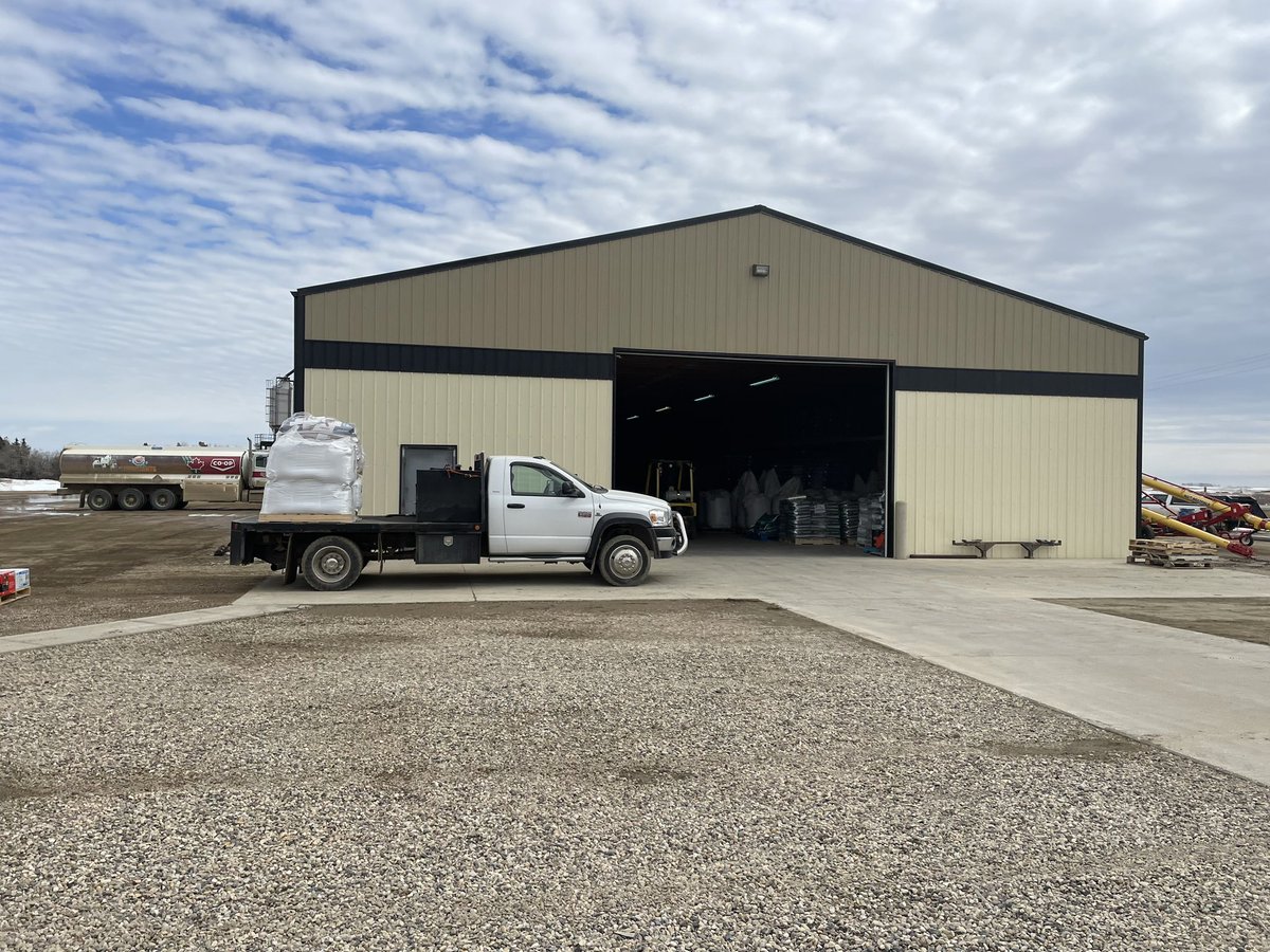 AdvantageCoop's tweet photo. Thank you to everyone who took time out of their day to pick up canola seed and joined us for lunch yesterday! 

It was great to see the office full of familiar faces. We wish all of our growers a safe and successful spring! 🌱 🌾 https://t.co/JJrdVJwvBF