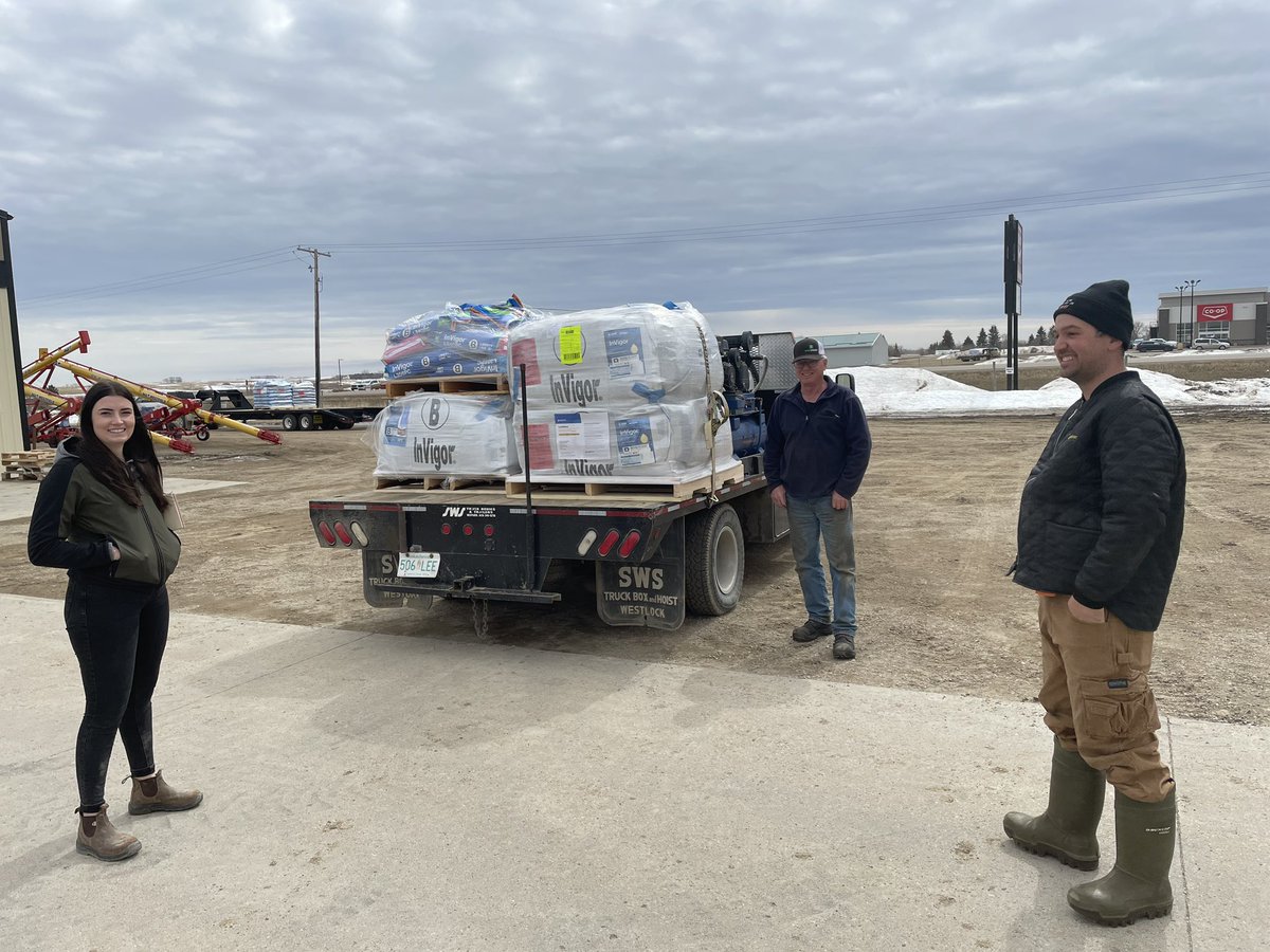 AdvantageCoop's tweet photo. Thank you to everyone who took time out of their day to pick up canola seed and joined us for lunch yesterday! 

It was great to see the office full of familiar faces. We wish all of our growers a safe and successful spring! 🌱 🌾 https://t.co/JJrdVJwvBF