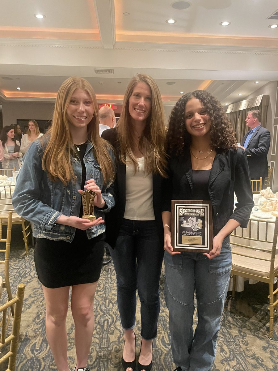 GurleySarai's tweet image. So grateful to have been inducted into the English Honor Society and also receive All Section for girls basketball on the same day!! I don’t take anything for granted🙏🏽🙏🏽 @NRockGirlsBB @nj_panthers #2024