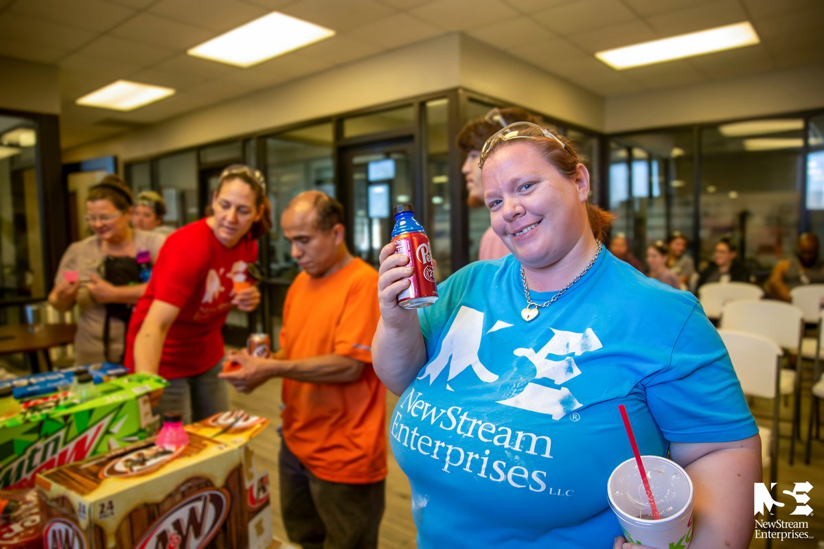 NewStream3PL's tweet photo. Happy #RemanDay2023! year, in honor of #RemanDay our #employeeowners received safety lids for aluminum cans as a reminder to recycle their cans after enjoying a cold beverage and as a way to keep liquids safe during the #remanufacturing process!
https://t.co/yHQkl5GkhB https://t.co/gXPSdQS6cu