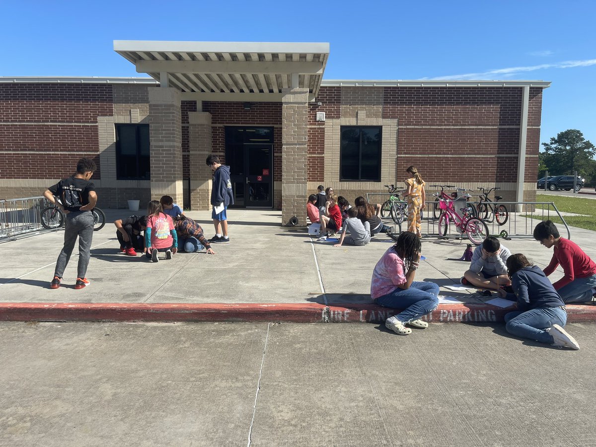 MsJamail's tweet photo. Beautiful days call for outdoor rocket launches! ☀️🚀
#LPISD #STEM #FifthGradeScience #ForceandMotion https://t.co/g86N9U0B5q