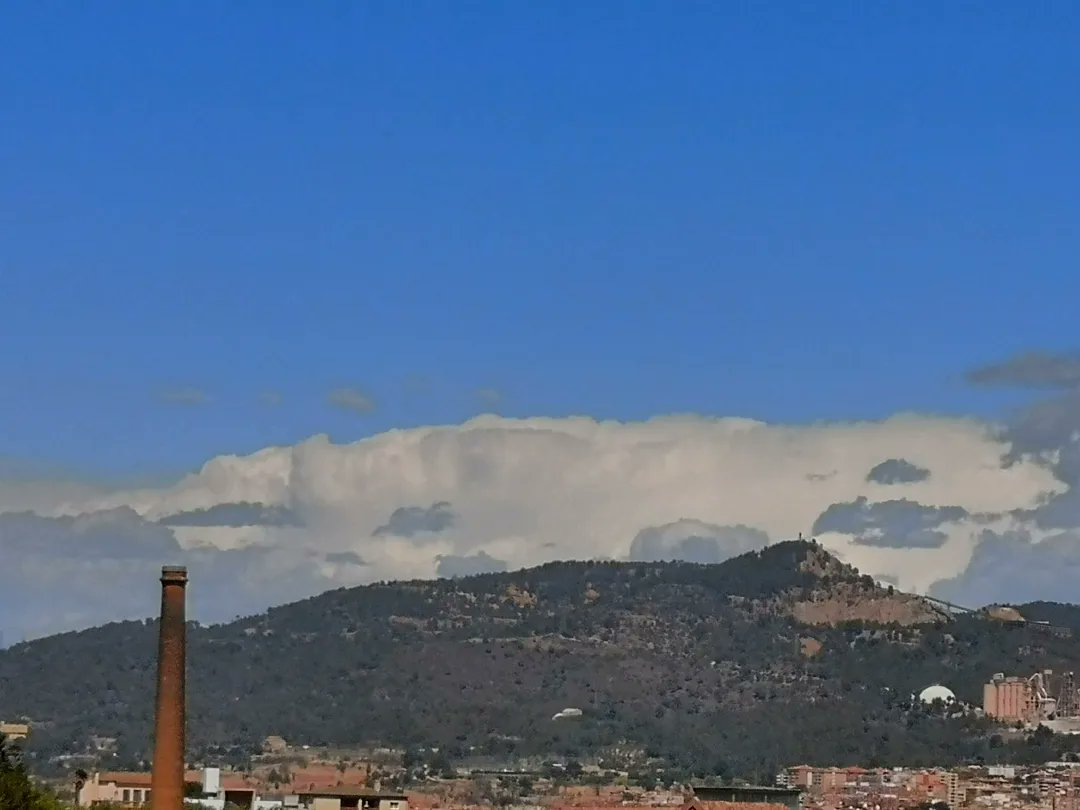 meteoecovisual's tweet photo. #cumulonímbus #calvus y #capilatus hacia el NE desde #santboi por fin!!
#BaixLlobregat
3/3
#santboidellobregat
#BaixLlobregat
#meteofoto
#lluvia #nubes
#cielos #cielo
#tormenta #tormentas #ecazatormentas
#cazatormentas #meteorología
#observadormeteorologico https://t.co/mfQTY1X5ms