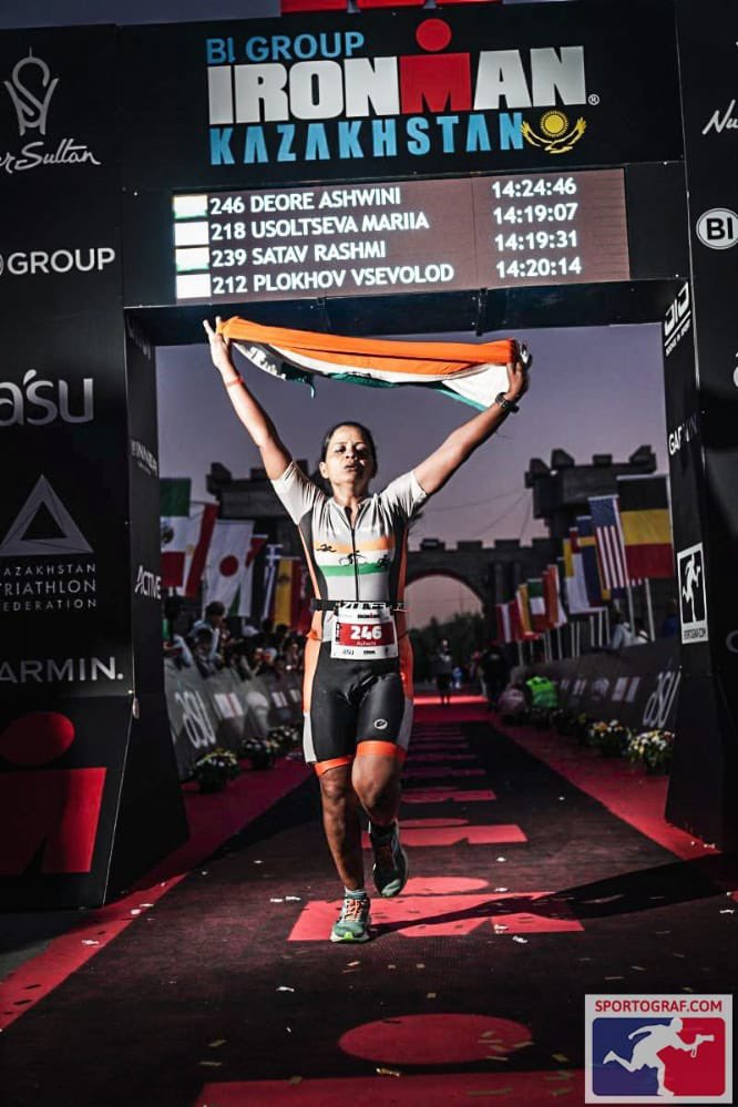 ravindersingal's tweet photo. Let’s congratulate Ashwini Gokul Deore for being the fastest female #ironman from #MaharashtraPolice #nashikcity. She took 14 hours, 24 minutes to complete full 226 km’s race(3.8k swim, 180.2k cycling and 42.2k run) #IronLadyCop #WomanInUniform
#BreakingBarriers
#ravindersingal https://t.co/lvcCLU7wNL