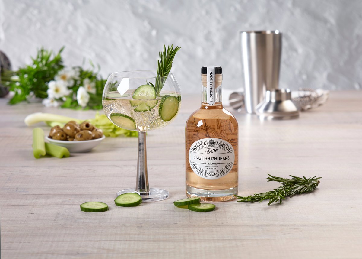 We've combined small-batch craft English Gin with our Tiptree rhubarb to create this rather delicious liqueur.

Sip over ice, add your favourite mixer, or use as the base for cocktails. 🍸
tiptree.com/products/p/rhu…