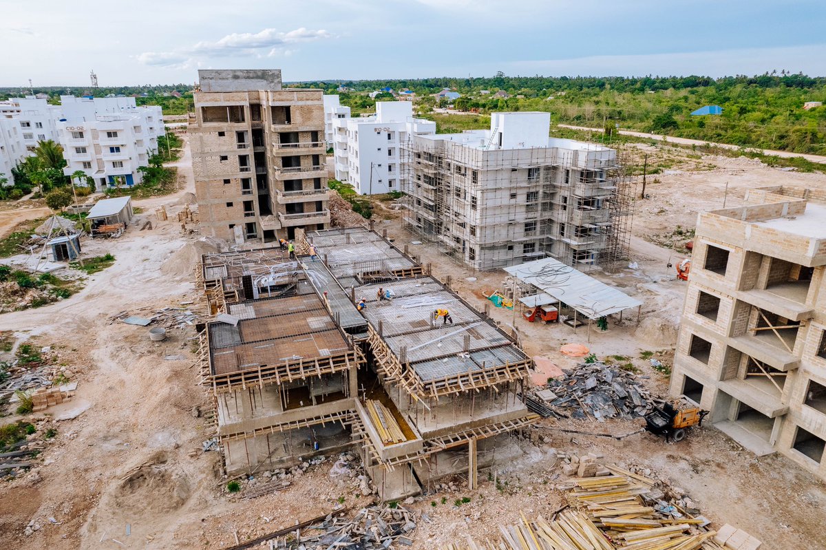 FumbaTown's tweet photo. Rising to new heights: a glimpse of the future home #MwanganiApartment
For inquiries drop us a line at sales@fumba.town or visit: https://t.co/mLRbXxywOG
#FumbaTown #Contractor #BuildingMaterial #Construction #BuiltToLast #ConstructionWork #VolksHouse #Timber #FieldWorks https://t.co/WfhSiK31wx