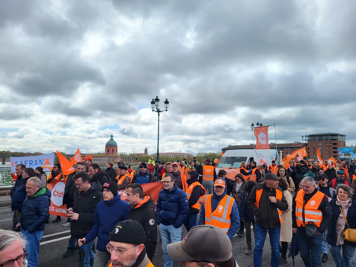 Cfdt_Occitanie's tweet photo. 📸12e mobilisation contre la réforme des retraites !

#64ansCestNon #cfdt https://t.co/rKp7E7eRbx