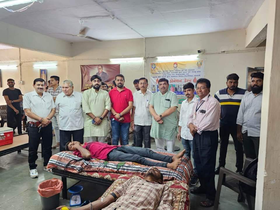 kamlesh_mirani's tweet photo. ડો. બાબાસાહેબ આંબેડકરની જન્મજયંતી નિમિત્તે એમ.જી. હોસ્ટેલ ખાતે યોજાયેલ રક્તદાન કેમ્પમાં હાજરી આપી હતી.
#drbabasahebambedkarjayanti #MGHostel #Kamleshmirani #Rajkot #BloodDonationCamp https://t.co/zYHh0jFuXC