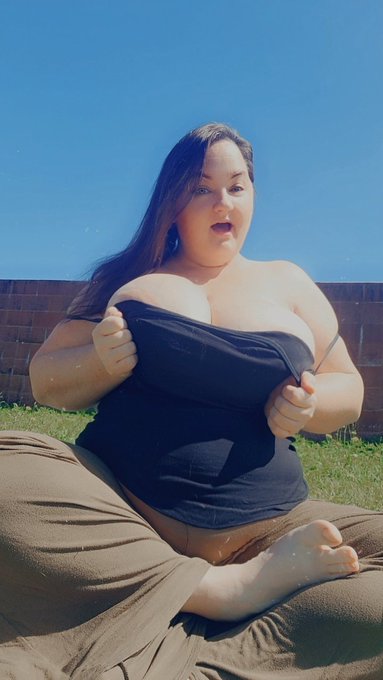 Happy Thursday!  These come out on my OF and LF! Links in Pinned post! https://t.co/0O8CkoH4oz<a href="/tag/tittytuesday"class="tags"><span>#tittytuesday</span></a>