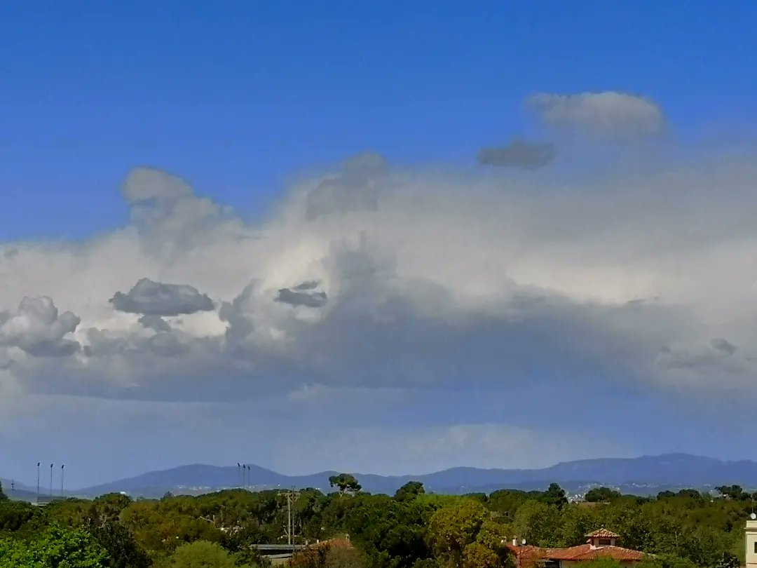 meteoecovisual's tweet photo. #cumulonímbus #calvus y #capilatus hacia el NE desde #santboi por fin!!
1/3
#santboidellobregat
#BaixLlobregat
#meteofoto
#lluvia #nubes
#cielos #cielo
#tormenta #tormentas #ecazatormentas
#cazatormentas #meteorología
#observadormeteorologico https://t.co/velB9ZMtoW