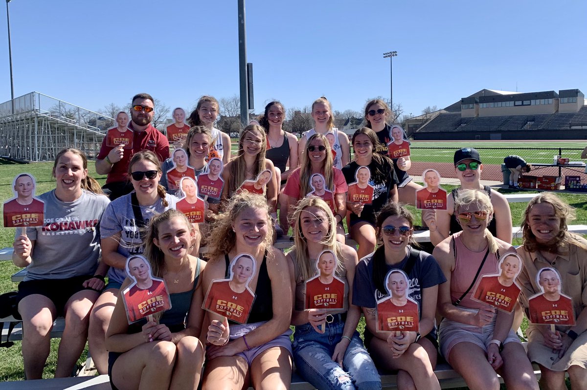 CoeCollegeWBB's tweet image. Fun afternoon as a team watching @CoeSoftball and supporting our coach @CoachJake_COE as they picked up two wins! Go Kohawks!! ❤️💛