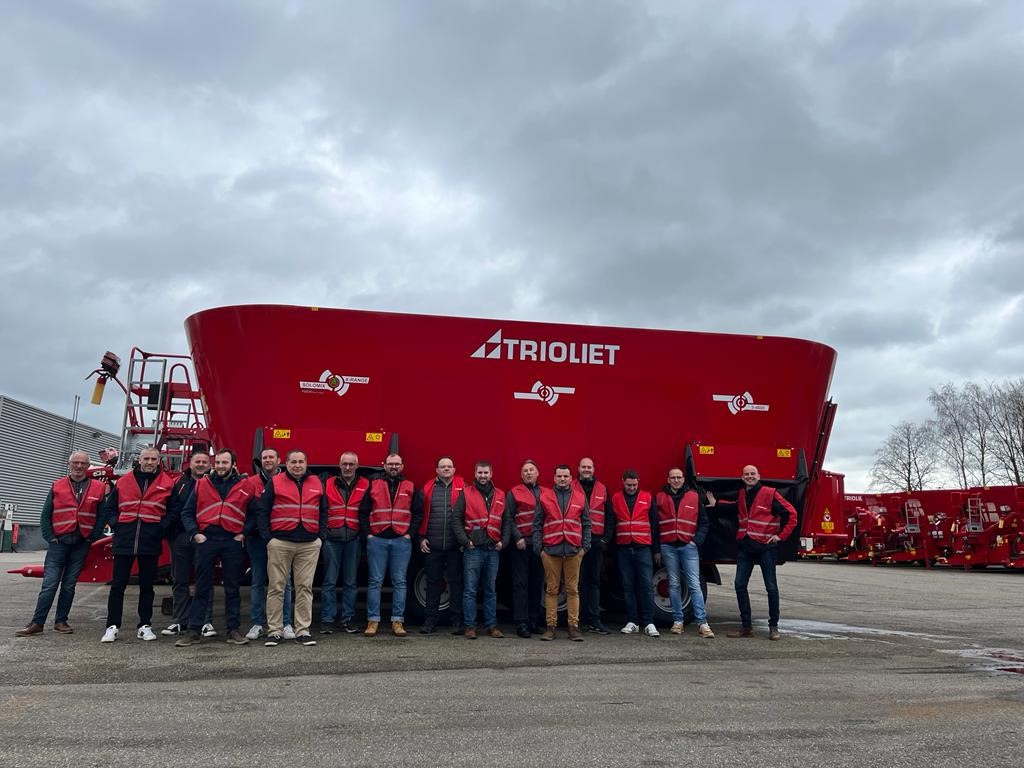 TriolietFR's tweet photo. Formations commerciales, des démonstrations, visites de fermes et de la convivialité : Trioliet a accueilli récemment plusieurs concessionnaires à l’usine en Hollande. Un grand remerciement à nos concessionnaires. 🇫🇷🇱🇺 https://t.co/g7wmCZmMaB
