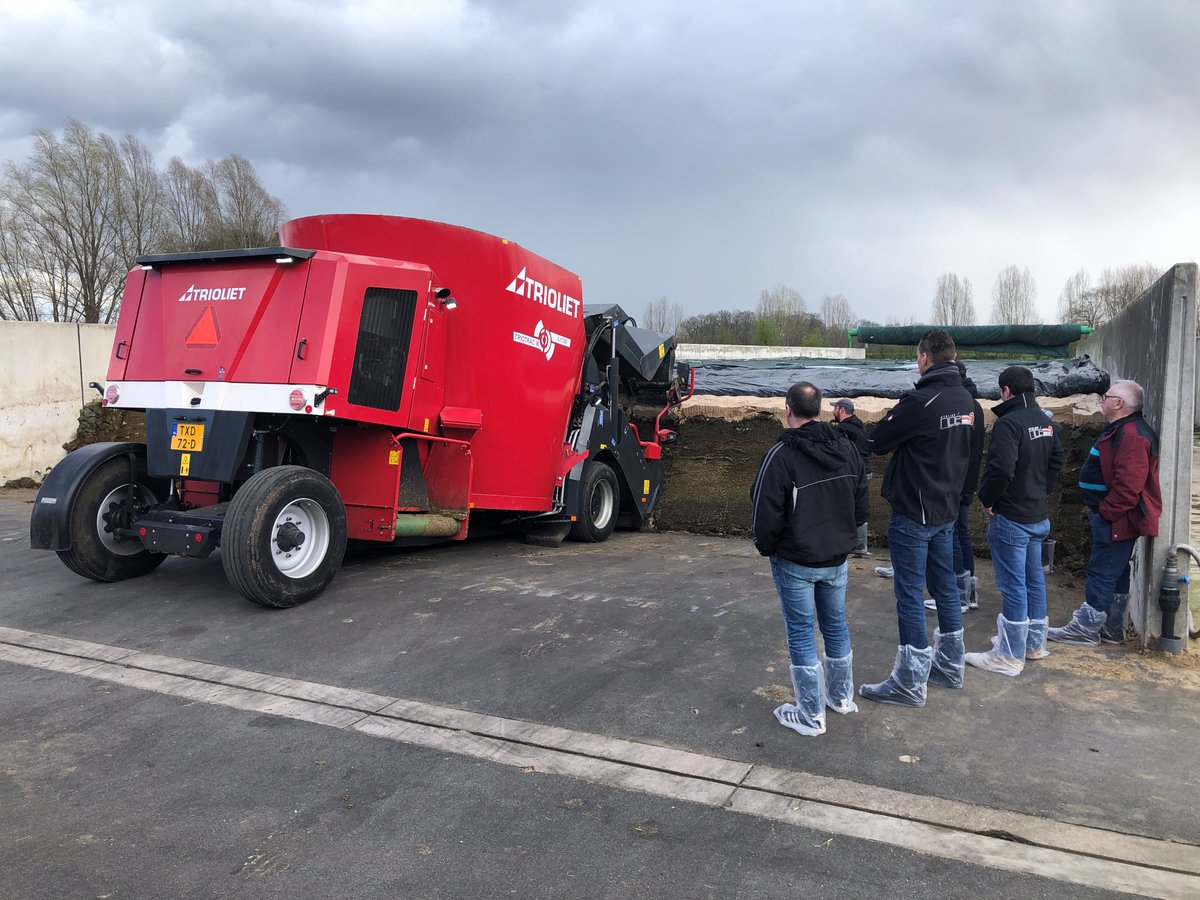 TriolietFR's tweet photo. Formations commerciales, des démonstrations, visites de fermes et de la convivialité : Trioliet a accueilli récemment plusieurs concessionnaires à l’usine en Hollande. Un grand remerciement à nos concessionnaires. 🇫🇷🇱🇺 https://t.co/g7wmCZmMaB