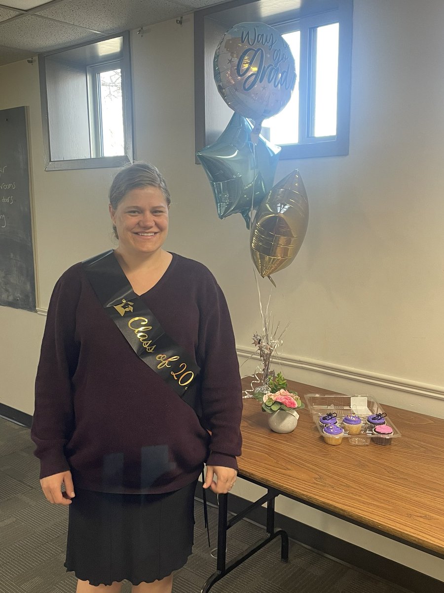 jennkrupicz's tweet photo. “She believed she could, so she did!”
Congratulations to Margaret and Sara, two of our Frogmore moms who have completed their high school diploma! Your hard work and dedication has paid off! @mrjallison @gregcarr77 @GEDSB @GELAgranderie https://t.co/GuiyYPsjh7