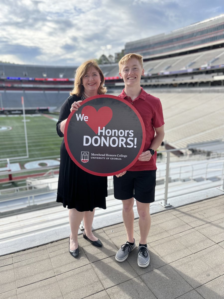 HonorsAtUGA's tweet photo. We are celebrating all of the amazing donors who allow the Morehead Honors College to all that we do! Come to Tate Plaza for Dawg Day of Gratitude to show your appreciation and receive a t-shirt! Happening now until 1 p.m.! https://t.co/OMqRxbD38s
