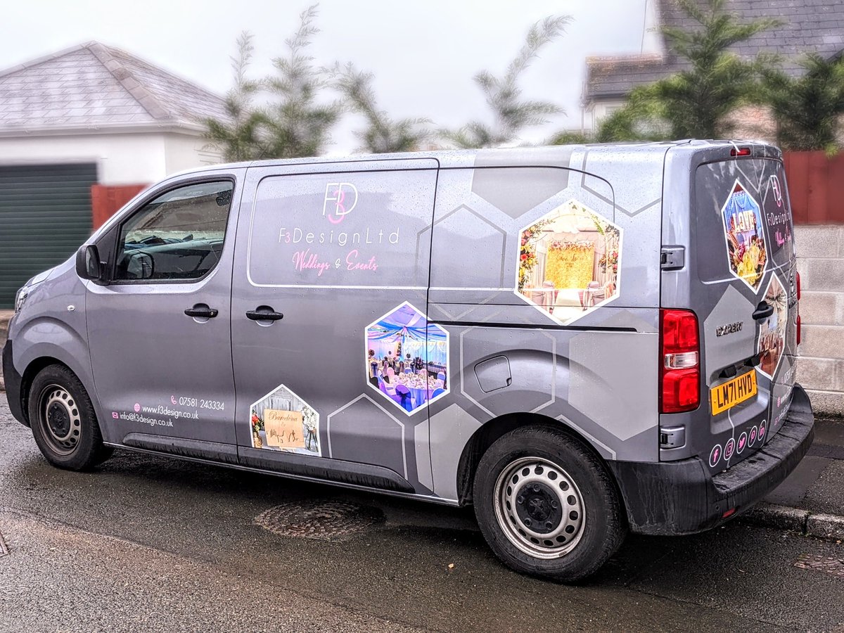 F3DesignUk's tweet image. ❤️ Throw back to last year when we finally got our van done! ❤️

#smallbusinesses #weddings #vansignwriting #businessgrowth #advertising