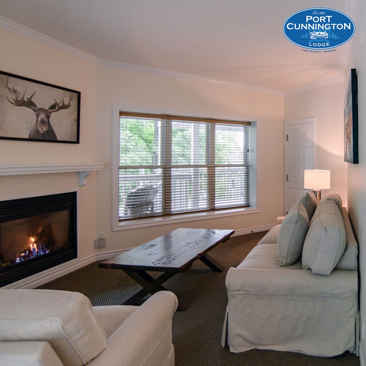 PortCunnington's tweet photo. Fireplace... ✔️
Lake views... ✔️
Comfy couch... ✔️

And that's only the beginning... just wait until you explore the property, the sand beach, the games areas, Blueberry point, and the boat docks!

#mindblown #wow #muskokaresort https://t.co/ENINc7Thbo
