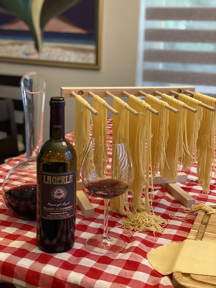 What could be better than fresh pasta & Brunello? More Brunello! 😂
#brunello #brunellodimontalcino #freshpasta #foodiewinelover