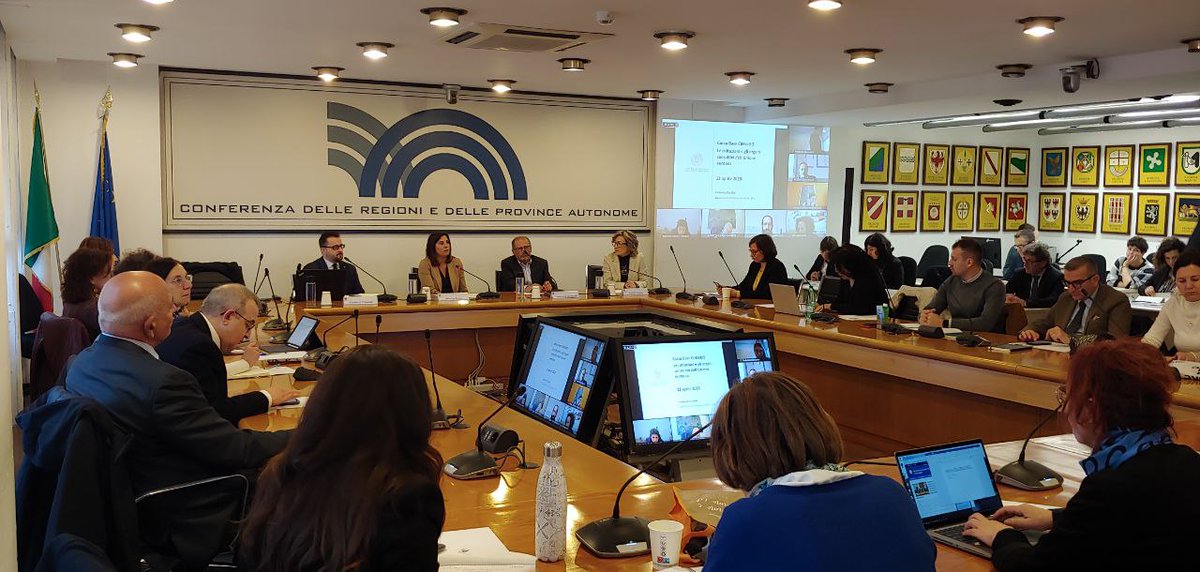 regioni_it's tweet image. 🇪🇺 Oggi il terzo appuntamento con la #FormazioneEuCinsedo nel quale sono stati approfonditi i principi fondamentali delle istituzioni europee con Federico Casolari, @CostCondorelli e @MarcoaFusaro.   

📆 Prossimo appuntamento per venerdì 5 maggio.