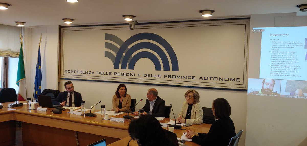 regioni_it's tweet image. 🇪🇺 Oggi il terzo appuntamento con la #FormazioneEuCinsedo nel quale sono stati approfonditi i principi fondamentali delle istituzioni europee con Federico Casolari, @CostCondorelli e @MarcoaFusaro.   

📆 Prossimo appuntamento per venerdì 5 maggio.