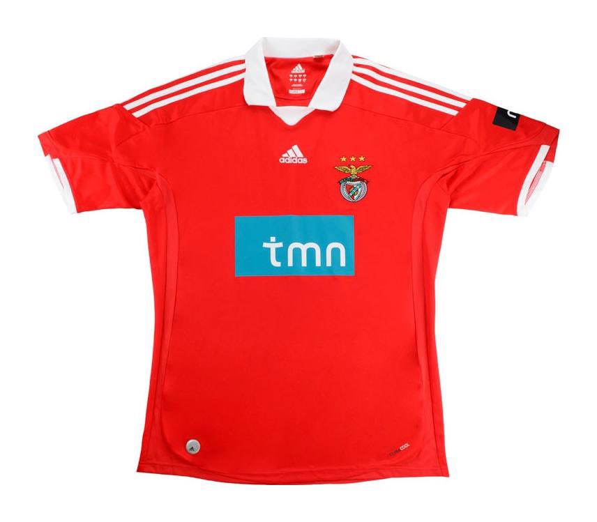 Que jogador te vem à cabeça quando olhas para esta camisola?