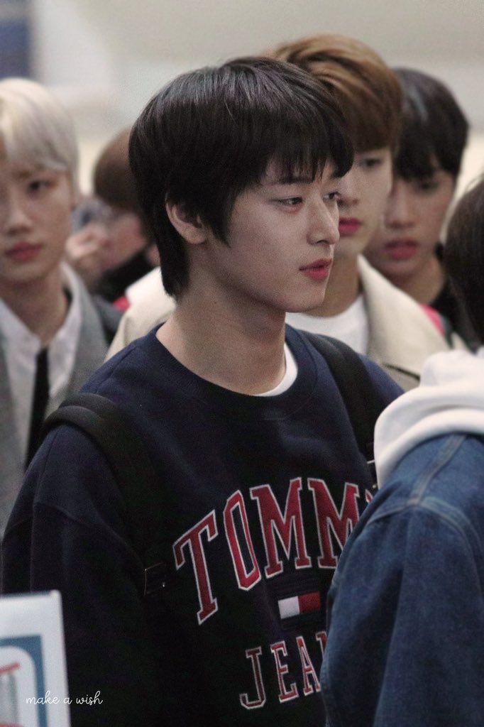 주연이 이 사진 진짜 대학 신입생 같아