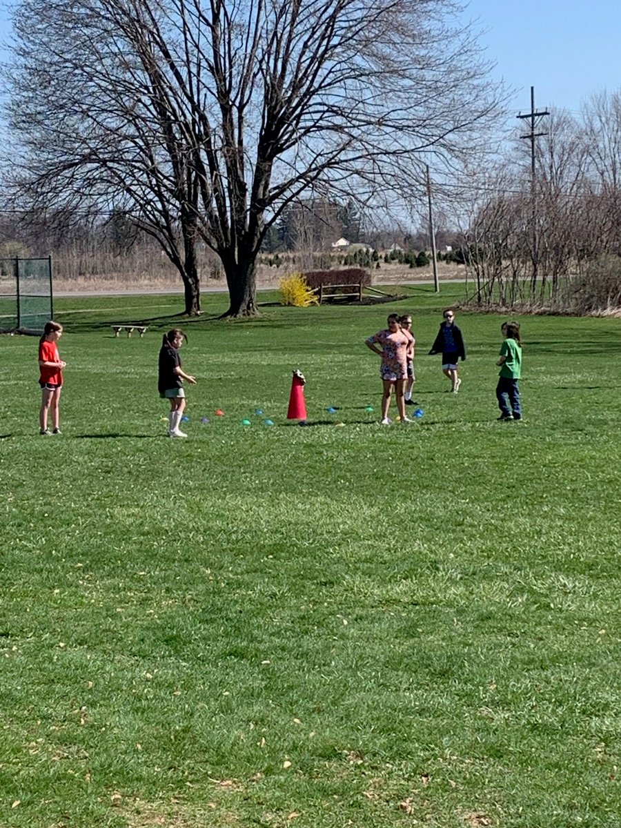 PlankNorthPE's tweet photo. Loving the weather! Capture the Flag with a guest! @PlankNorthPride #Kidsneedtoplay https://t.co/dIkbQX7nQ9