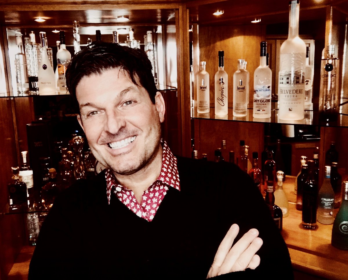 Give yourself permission to love every single bit of yourself, even the parts you used to think weren't worth loving. 
⏰#ThursdayMorning 
↘️#LifeInThePavLane™️