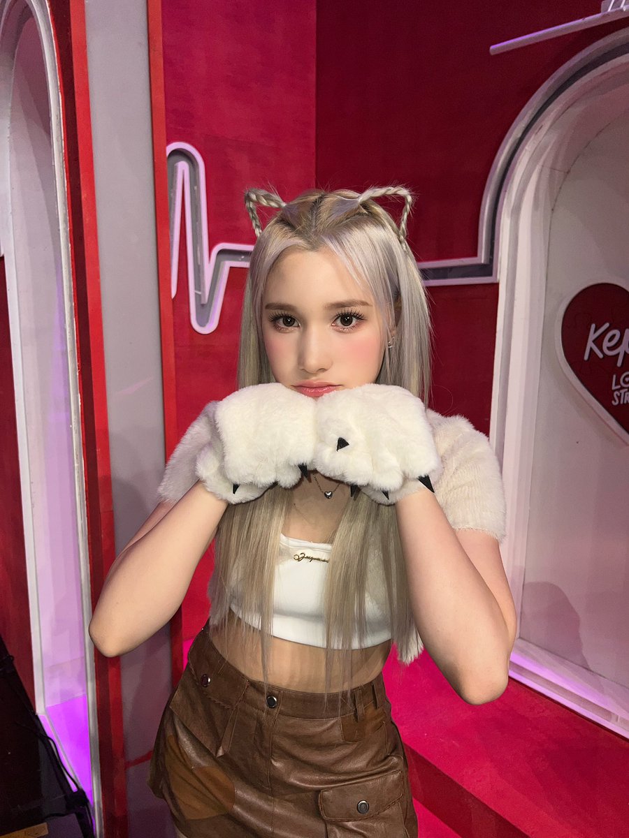 PRNCSSHYYH's tweet photo. Help she so cuteeee https://t.co/4giyK7kroY
