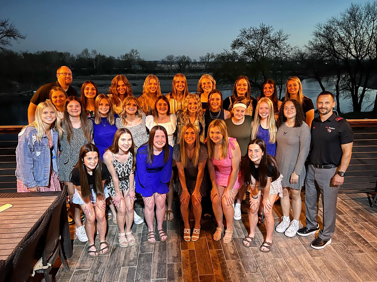 WamegoGBB's tweet photo. Special night, celebrating a very special group of young ladies! #CULTURE

"The mindset of a Champion is different. The best of the best aren’t easily satisfied. They are driven by a relentless desire to get better, and they are constantly raising the bar for their performance." https://t.co/XqLmMqQ83b