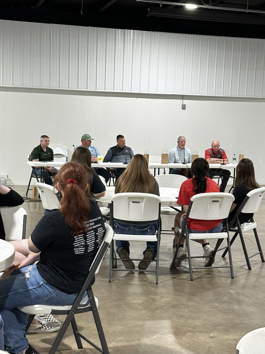 CPrairieAg's tweet photo. 4th stop! Panel of agricultural professionals from our county! https://t.co/JcgUzEatUY
