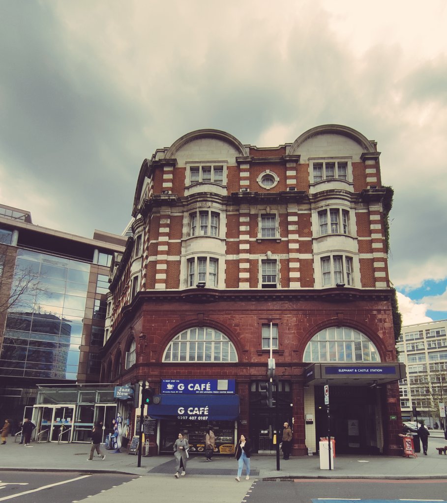 Last station on my Leslie Green extravaganza for today. Elephant and Castle. 
#london #lesliegreen #tube #elephantandcastle