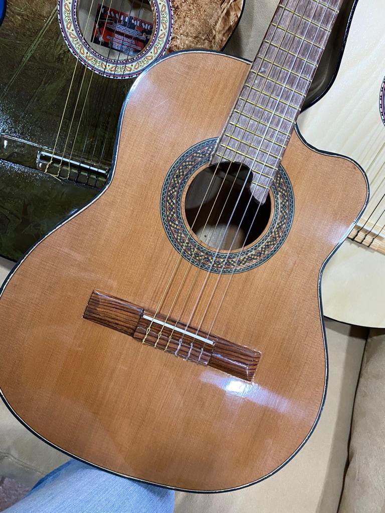 CarlosPeredoG's tweet photo. Este día entregamos guitarras y un requinto a la rondalla de Casa de Cultura de Teziutlán y seguimos apoyando estas actividades para el mejor desarrollo artístico de nuestros jóvenes.  #carlosperedo #ciudaddebienestar https://t.co/4a2FYvur5Z