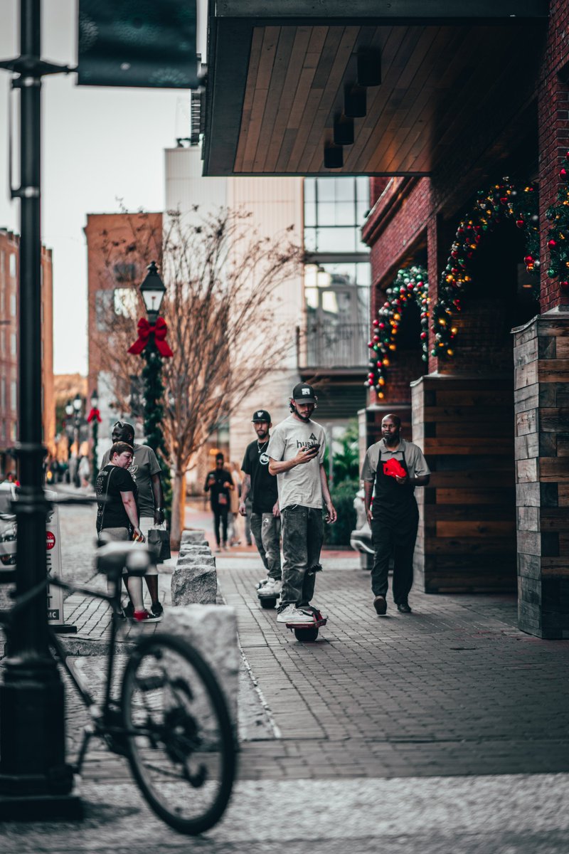 trailvolt's tweet image. Rollin' through the city on our electric unicycles! Who needs a car when you can zip around on these things and beat the traffic? Plus, it's just plain fun! 😎 #electricunicycle #urbancommute 

Photo Credit: ALTEREDSNAPS