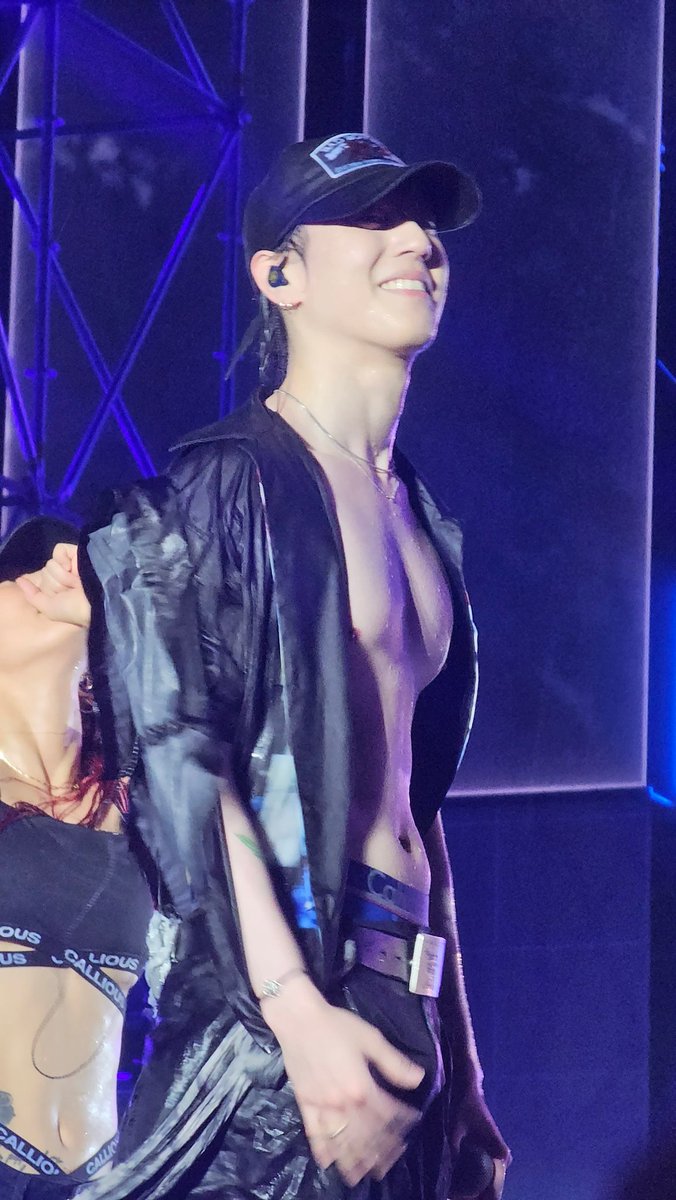 littlegreenagh1's tweet image. کاش میشد سر رو ممه‌هات بذارم و های های گریه کنم و فشار بخورم کیم یوگیوم😭❤️‍🔥
#WaterbombBKK_YugyeomSilverTeam