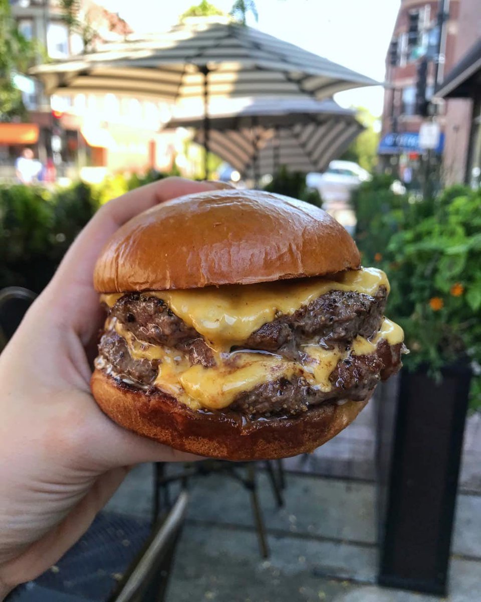 FoodPorn's tweet photo. Would you rather have 1 large burger or  3 sliders? 

Burgers via: @little_badwolf https://t.co/r3WzHJQ1JT
