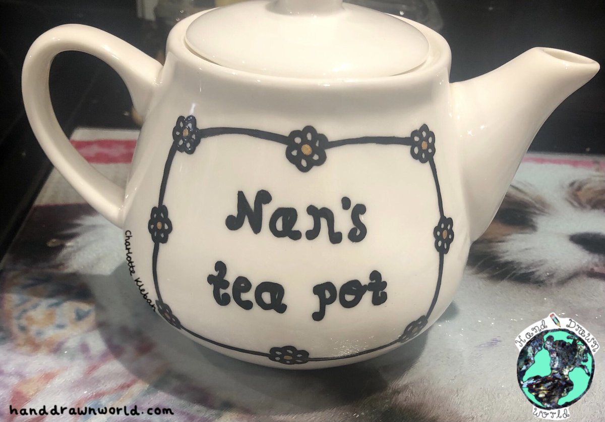 HandDrawnWorld_'s tweet photo. Hand drawn daisy chains design teapot ๐ซ Available in two sizes and many colours and the flower colours can also be changed ๐ผ
https://t.co/Yfp2sr7X5P
#MHHSBD #daisychains #etsyuk #teabreak https://t.co/kHxd1jVWfW