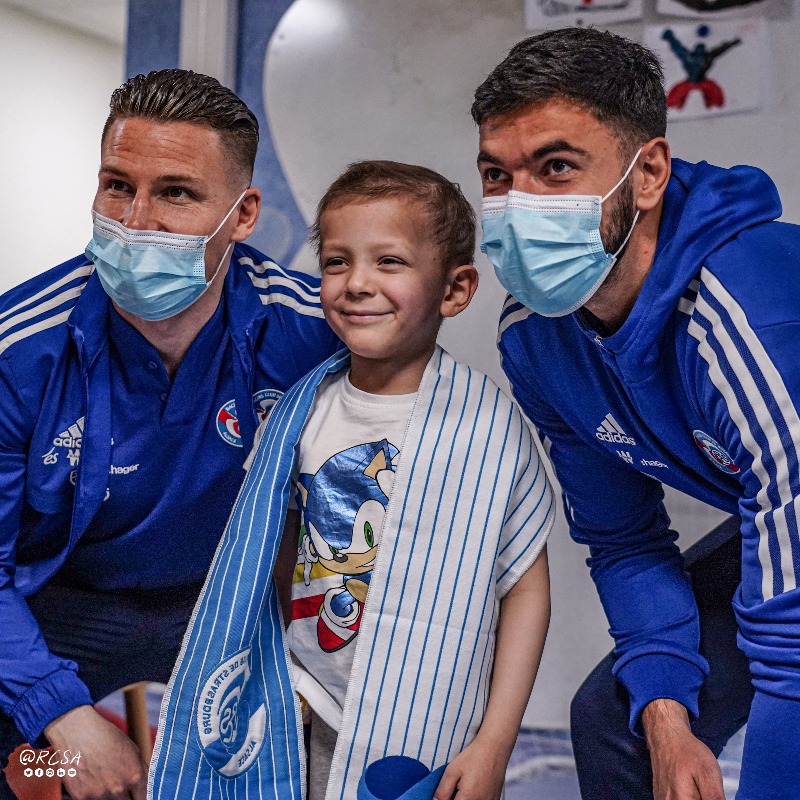RCSA's tweet photo. 💙 #FemmesdeFoot I 𝐔𝐧𝐞 𝐥𝐞𝐜̧𝐨𝐧 𝐝𝐞 𝐯𝐢𝐞 !

Dans le cadre de son soutien à l’ARAME, et en partenariat avec le Racing, Sabryna Keller, Présidente de Femmes de Foot, @kevingameiro9 et @Morgan_Sanson8  ont rendu visite aux jeunes patients de l’hôpital de Hautepierre ⤵️