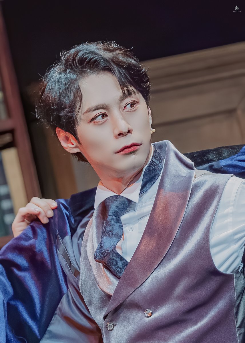 2023.04.13
윌리엄과 윌리엄의 윌리엄들

#주민진 - H

미지의 신사는 누구나 될 수 있는 거 아닌가?