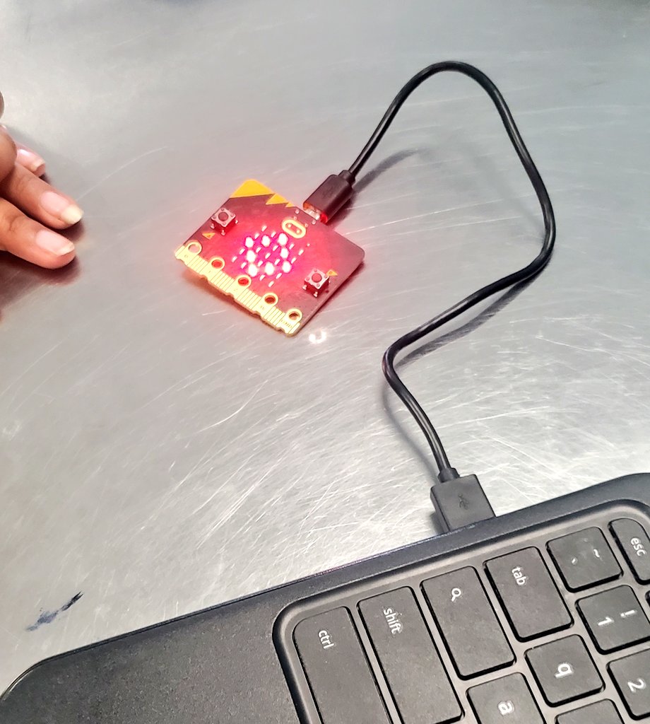 vickiemorgado1's tweet photo. Students from @StPhilipDPCDSB leading @microbit_edu session for students @BscalDPCDSB #dpcdsb connecting to #SEL https://t.co/xEYwU8zfwv