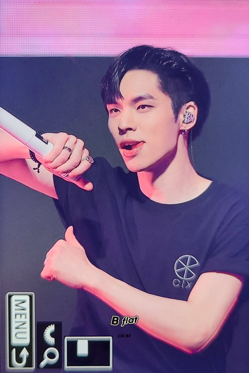 Bflat_x's tweet photo. 230413 오사카 콘서트
#CIX #BX #병곤 https://t.co/TwzmNp7Kfn