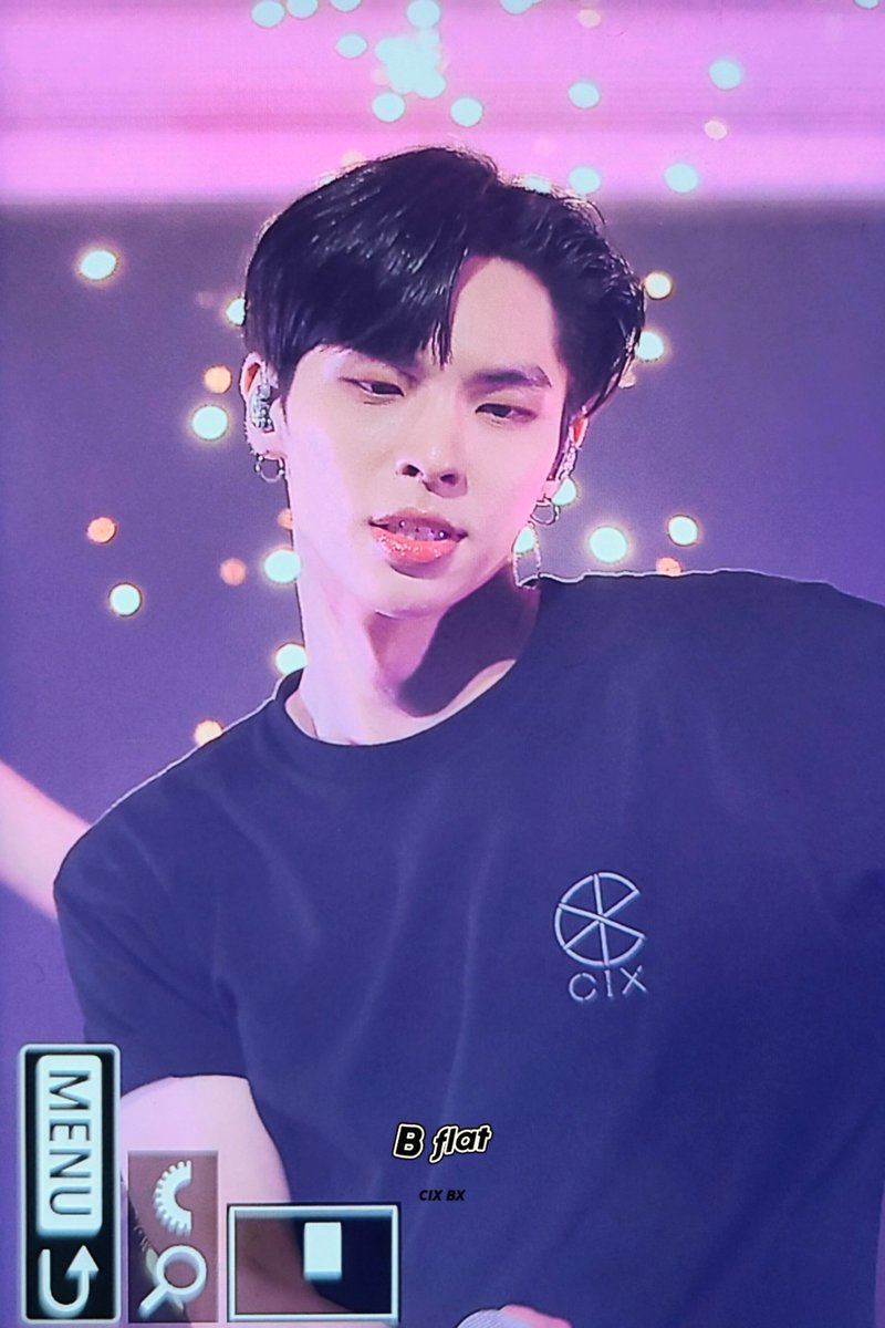 Bflat_x's tweet photo. 230413 오사카 콘서트
#CIX #BX #병곤 https://t.co/TwzmNp7Kfn