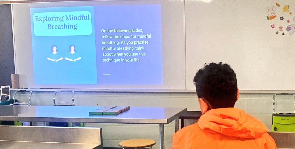 vickiemorgado1's tweet photo. Students from @StPhilipDPCDSB leading @microbit_edu session for students @BscalDPCDSB #dpcdsb connecting to #SEL https://t.co/xEYwU8zfwv