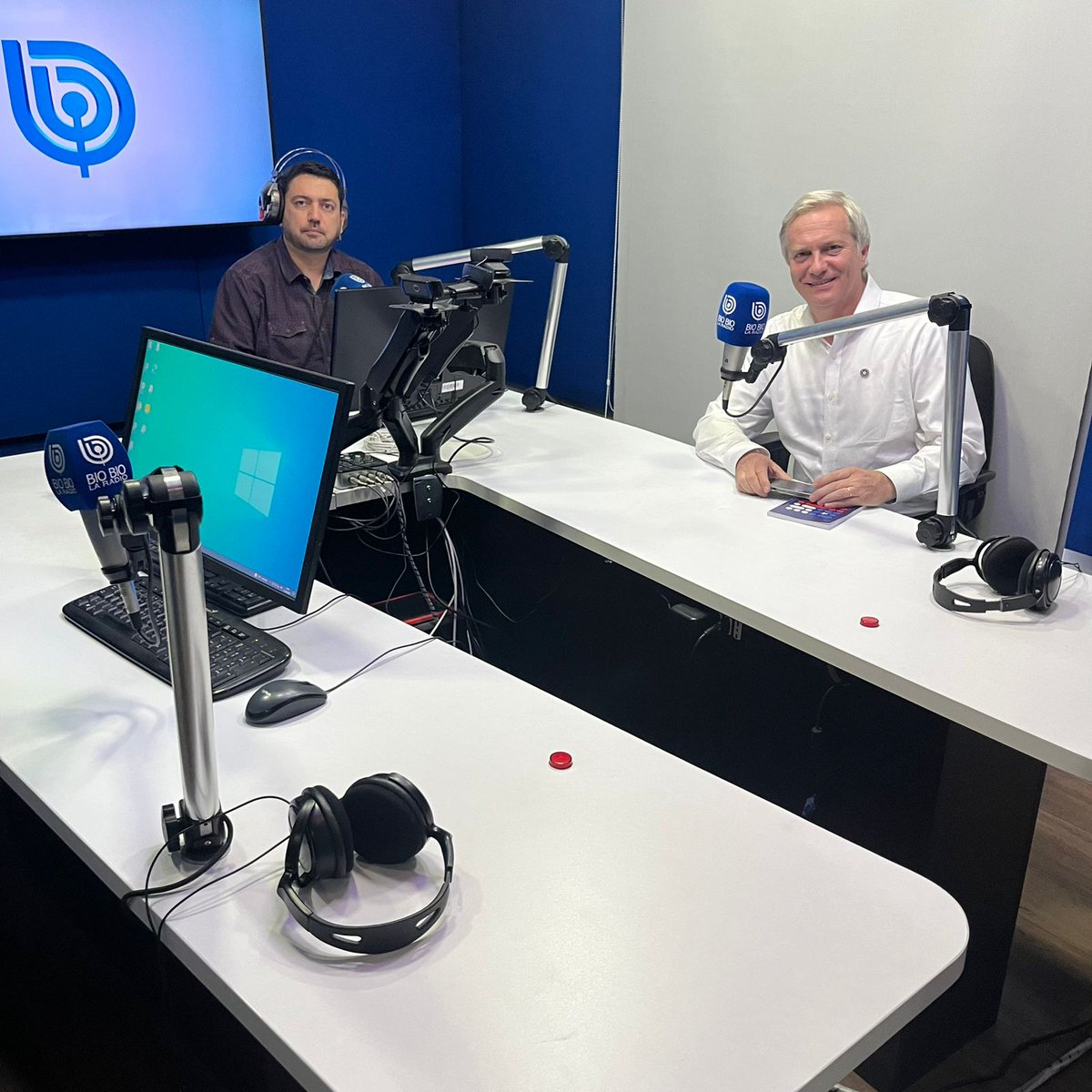 OPE_Chile's tweet photo. 🔴 EN VIVO

@josantoniokast inicia su recorrido por el #Biobio junto a nuestros candidatos al #ConsejoConstitucional 

Escúchalo en #RadioBioBio de Concepción
https://t.co/seEKcW48B1 https://t.co/eE5j18b3jr