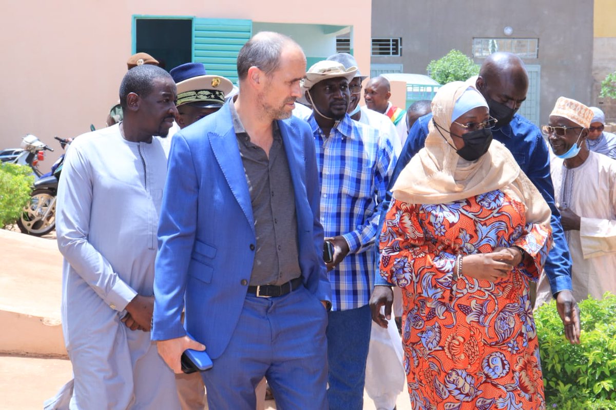 Le Ministre de la Santé et du Développement Social, Mme Dieminatou Sangare, &amp; <a href="/GerrmannM/">Marchel Gerrmann</a> ont visité le Centre de Santé Communautaire (CSCom) au Kati. 

🩺C’est l’un des établissements de #santé desservant 7,8 millions de personnes, soutenu par le Financement à Base de Résultats