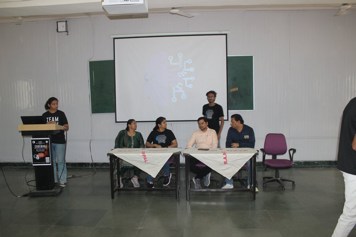 Codame_IIITB's tweet image. CODAME felicitated all the winners of Game Of Codes. 
#codameiiitb #felicitationceremony