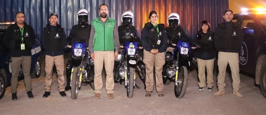 Muni_LaCisterna's tweet photo. Junto a los equipos de Seguridad Ciudadana de #LaCisterna, @SanMiguel_CL la colaboración @SubPrevDelito @SeremiSaludRM @Carabdechile, @PDI_CHILE @MTTStgo; se realizó operativo de  fiscalización en Gran Avda.,  buscando desarticular bandas delictuales de la zona, entre otros. https://t.co/BAOVq2ryCU