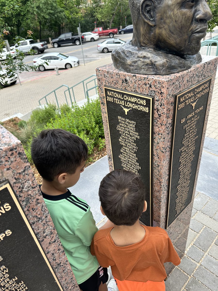 jrayjd's tweet photo. ⁦@TexasFootball⁩ ⁦@txtassociation⁩ ⁦@_delconte⁩ Great start to the “Made in Austin” weekend. Was worried ⁦@CoachBoUT⁩ would tell Jack to get in the portal after his rep, but he let him slide, thankfully. https://t.co/MslE5xSboB