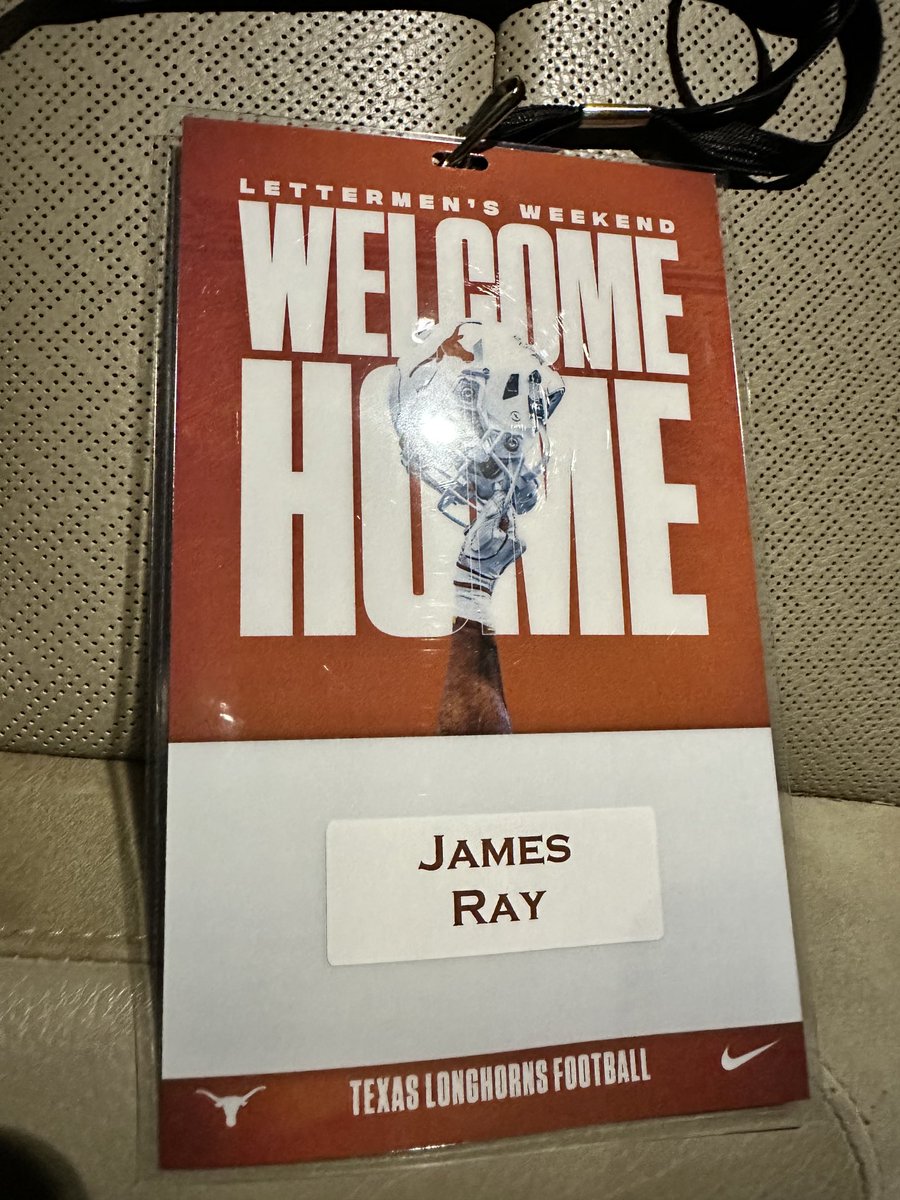 jrayjd's tweet photo. ⁦@TexasFootball⁩ ⁦@txtassociation⁩ ⁦@_delconte⁩ Great start to the “Made in Austin” weekend. Was worried ⁦@CoachBoUT⁩ would tell Jack to get in the portal after his rep, but he let him slide, thankfully. https://t.co/MslE5xSboB