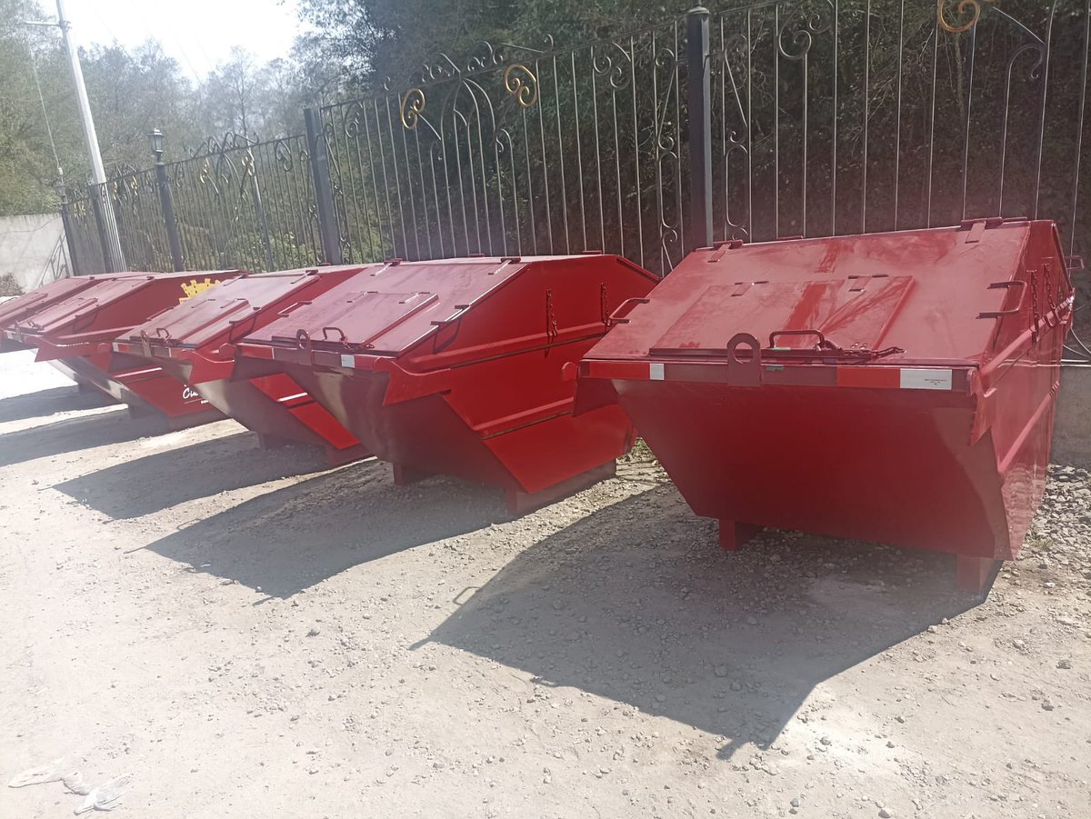 CarlosPeredoG's tweet photo. Estos son parte de los contenedores nuevos de basura que llegaron para cubrir diferentes puntos del centro y periferias de nuestro municipio, además de reemplazar los contenedores que cumplieron con su tiempo de uso.
#carlosperedo #ciudaddebienestar https://t.co/WowjKlRyix