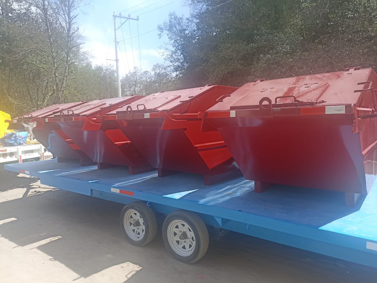 CarlosPeredoG's tweet photo. Estos son parte de los contenedores nuevos de basura que llegaron para cubrir diferentes puntos del centro y periferias de nuestro municipio, además de reemplazar los contenedores que cumplieron con su tiempo de uso.
#carlosperedo #ciudaddebienestar https://t.co/WowjKlRyix